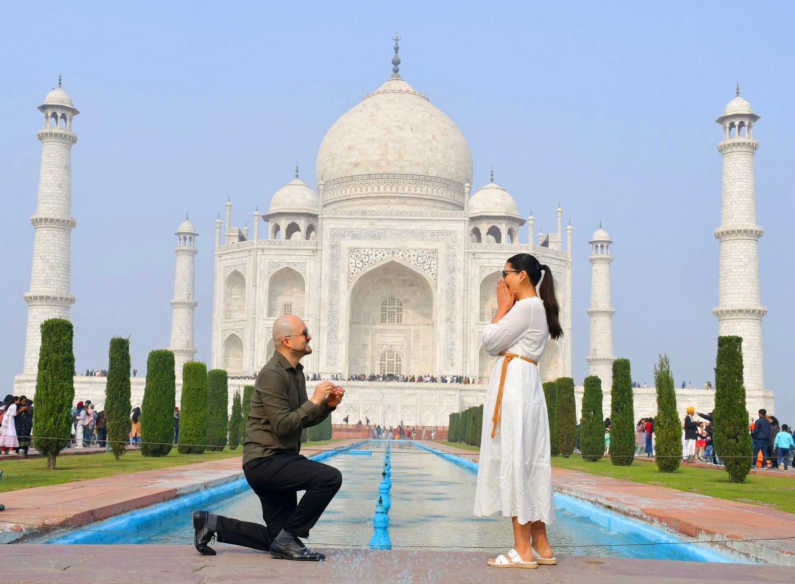 Von Delhi: Taj Mahal bei Sonnenaufgang und Agra – geführte Tour mit dem Auto
