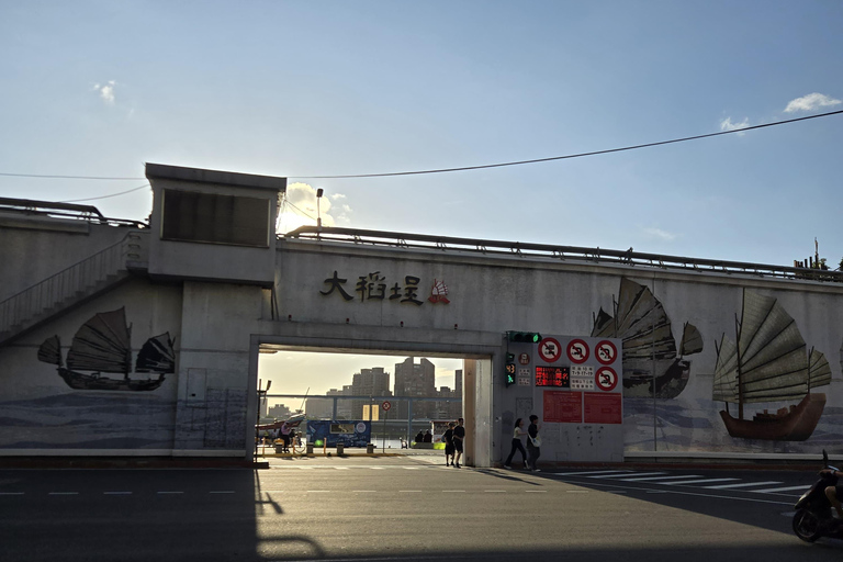 Taipei Private Tour: Heights, Heritage & Local Life Sunset & Night Market