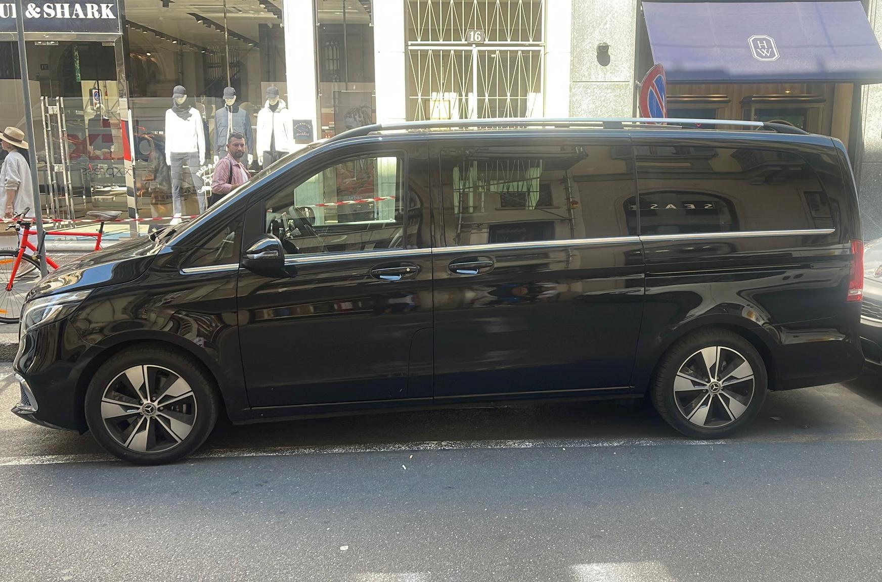 Mailänder Flughafentransfer von der Stadt zum Flughafen ORIO AL SERIO mit MINIVAN