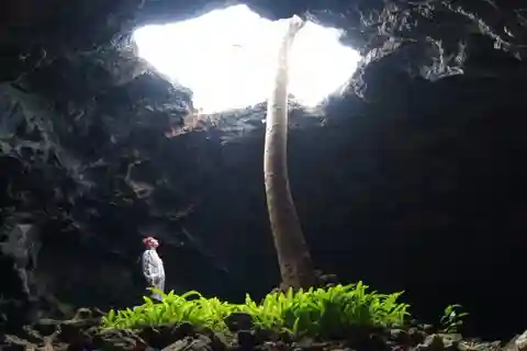 Private Tour: The Underground World of Rapa Nui Caves