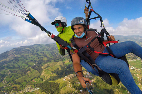 Medellín: 15-Minute Paragliding + Transportation + Breakfast Medellín: 15 min paragliding + transportation + breakfast