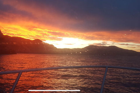 Tramonto con champagne con skipper per due ore di viaggio