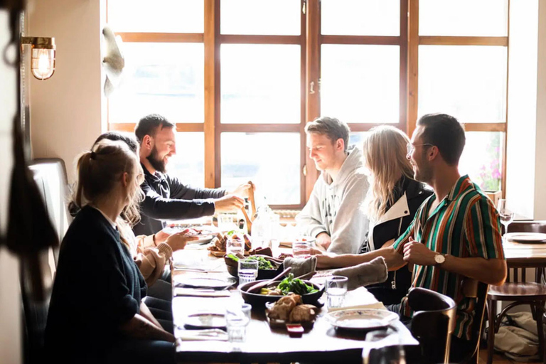 Akureyri: tour gastronomico e avvistamento balene