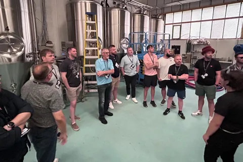 Liverpool: Brewery Bus Tour with 12 Beer and Pizza