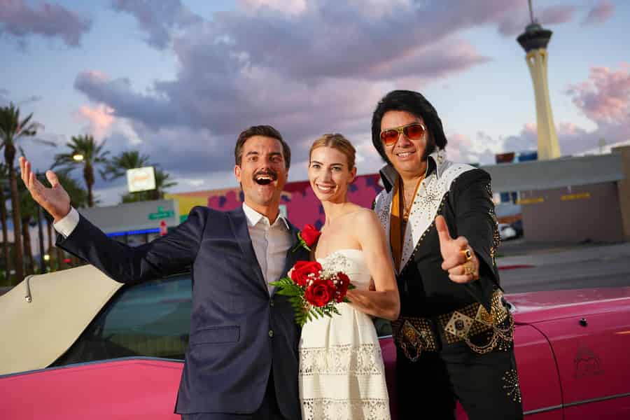 Las Vegas: Elvis-Themenhochzeit mit Limousine. Foto: GetYourGuide Las Vegas: Elvis-Themenhochzeit mit Limousine. Foto: GetYourGuide