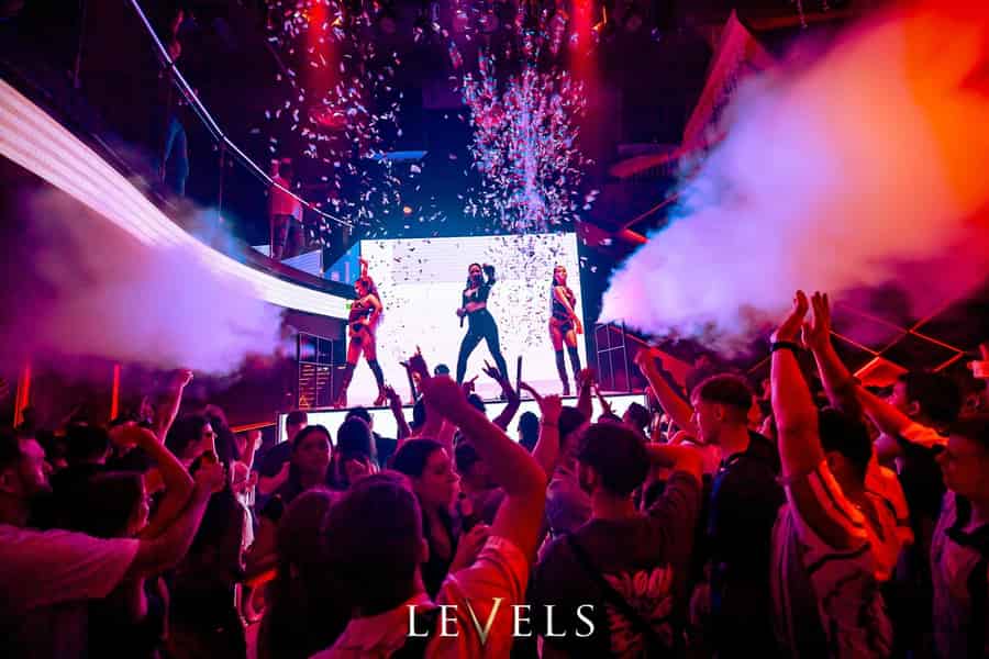 Bangkok bei Nacht: Rooftop-Bar, Soi Cowboy, GoGo und Clubs. Foto: GetYourGuide