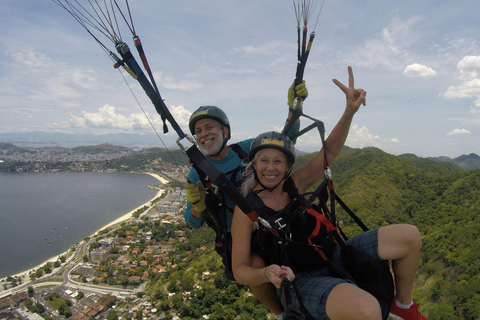 Rio de Janeiro: Paragliding in Niterói with experienced instructors