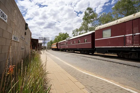 Alice Springs: Red Centre Journey Tour with Morning Tea