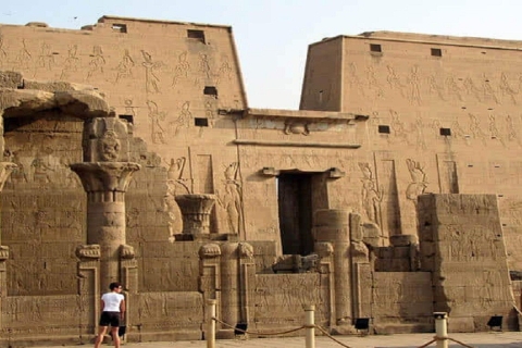 Asuan: 3-dniowa prywatna wycieczka po Egipcie z rejsem po Nilu i balonemLuksusowy statek