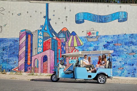 Lissabon: Tuk-Tuk Tour auf Französisch oder Deutsch mit ortskundigem Guide