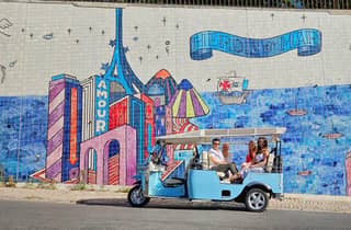 Lissabon: Tuk-Tuk-Tour auf Französisch oder Deutsch mit ortskundigem Guide