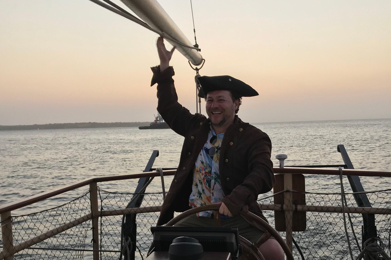 Cartagena, CO: Sunset Skyline Pirate Boat Tour met Open Bar