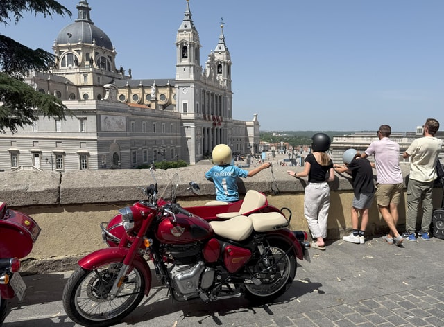 Madrid Highlights: Private Vintage Sidecar Tour (1 Hour)