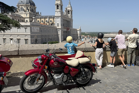 Madrid Highlights: Private Vintage Sidecar Tour (1 Hour)