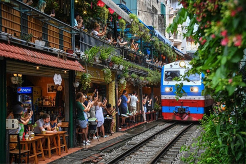 Hanoi Street Food Tour: Female Riders Motorbike & Sunset Priavte tour with female riders