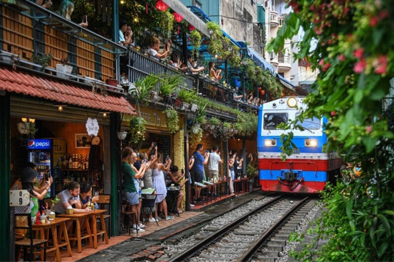 Hanoi Street Food Tour: Female Riders Motorbike & Sunset Priavte tour with female riders