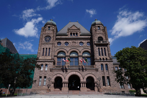 Toronto ICONIC Sightseeing Day Tour with Small Group Max 12 Tour Only