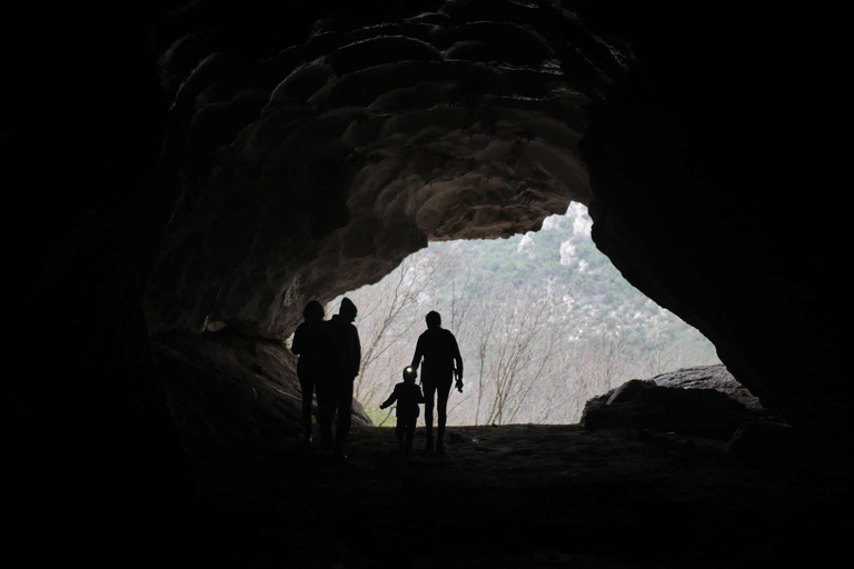 Desde Tirana/Durres/Golem: Cueva de Pellumbas y tirolinaCueva de Pellumbas, Castillo de Petrela y experimenta la tirolina