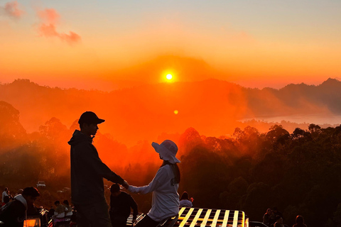 Bali: Alba del monte Batur e tour in jeep della lava nera con colazioneTour in jeep tutto incluso con servizio di prelievo e rientro