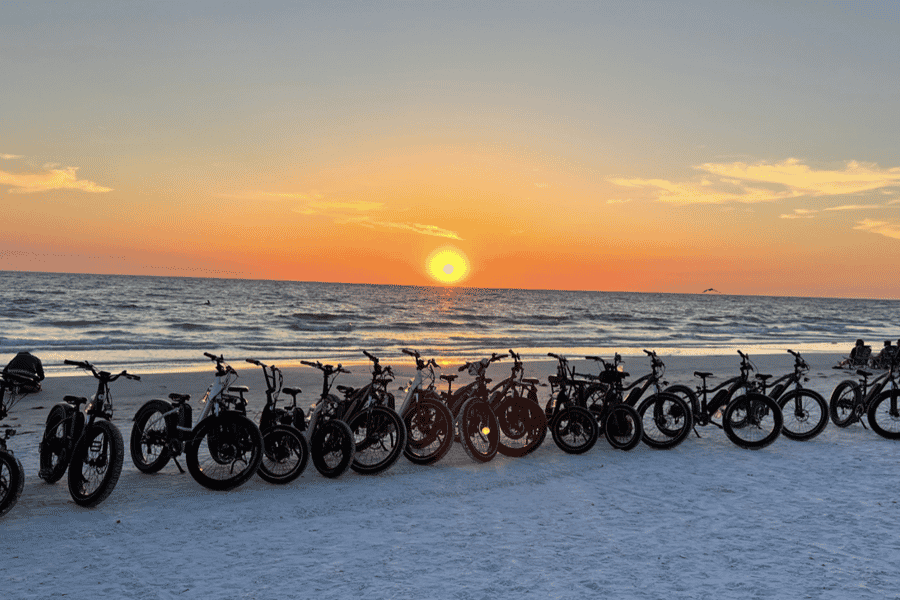 Siesta Key: Geführte E-Bike-Tour bei Sonnenuntergang. Foto: GetYourGuide
