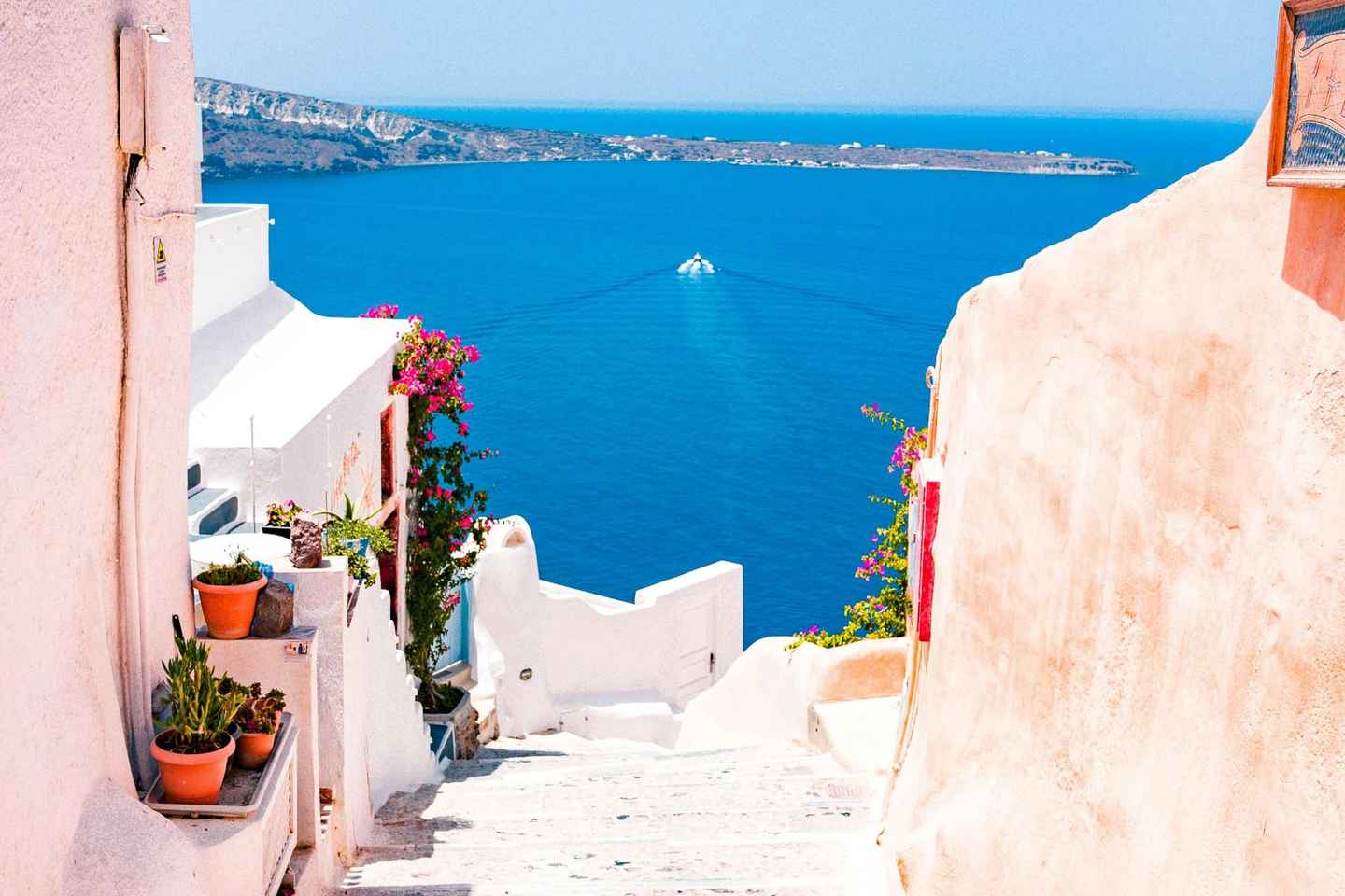 Crete: Santorini Guided Day Trip by Boat