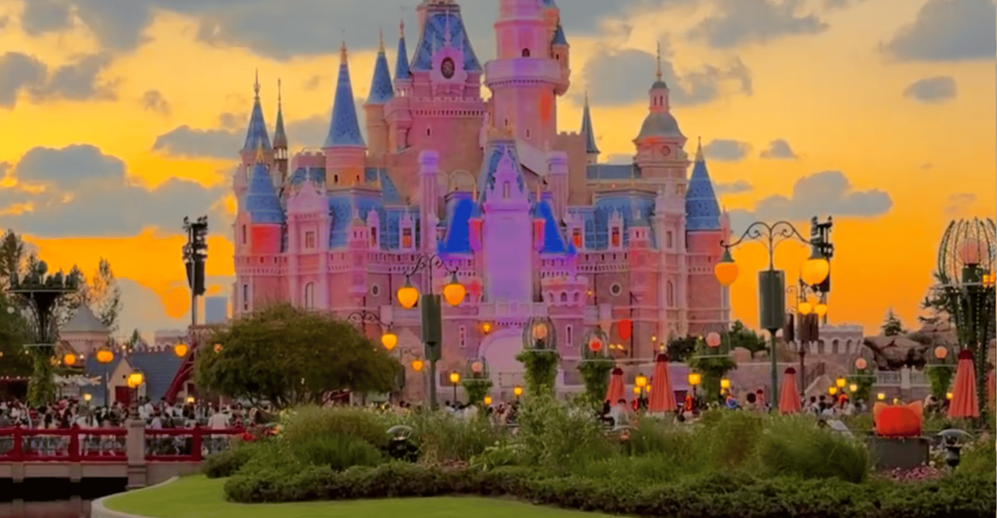 Shanghai: Disneyland Resort Entry Ticket with 8 Attractions