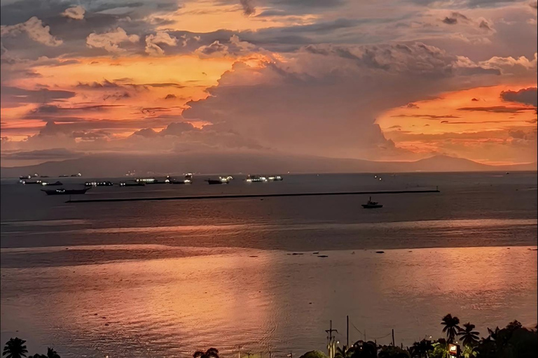 Manila: Bay Sunset Walk & Stories of the Historic Coast