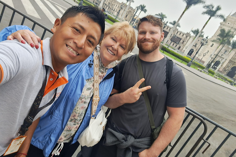Lima: City Walking Tour with Catacombs and Fruit Tasting