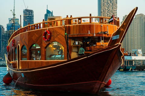 Dubai: Marina Dream Sea Lounge Cruise Dinner