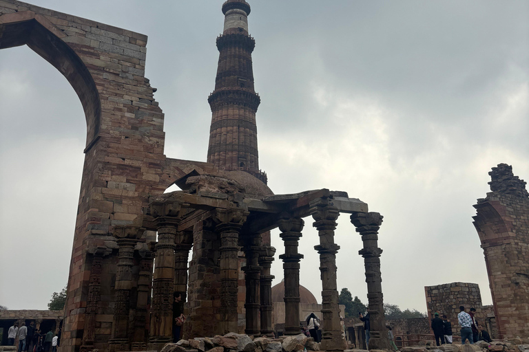 Delhi: Metro Heritage Tour with Guide