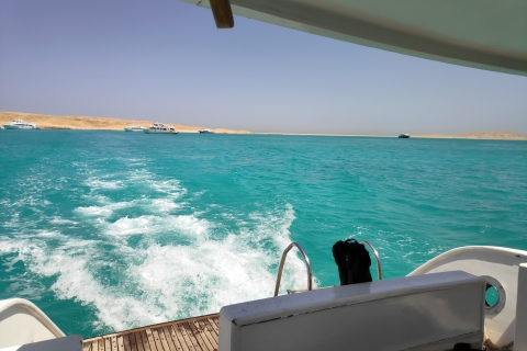 Hurghada : L'île d'Orange et le coucher de soleil en quad avec déjeunerExcursion en bateau sur l'île d'Orange et coucher de soleil en quad au village bédouin