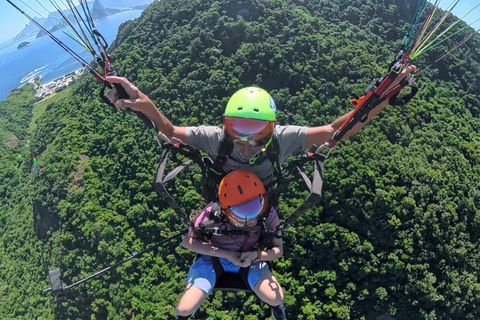Niterói: Tandem Paragliding Flight with Luciano Miranda – No prior training required. Niterói: Tandem Paragliding Flight with Luciano Miranda – No Training Required