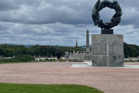 Oslo: tour guidato a piedi del Parco VigelandOslo: tour guidato a piedi nel Parco Vigeland