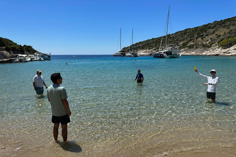 Split: excursión en lancha rápida a la Laguna Azul y las 3 islas (grupo reducido)Split: Excursión en lancha rápida por la Laguna Azul y las 3 Islas - Grupo reducido