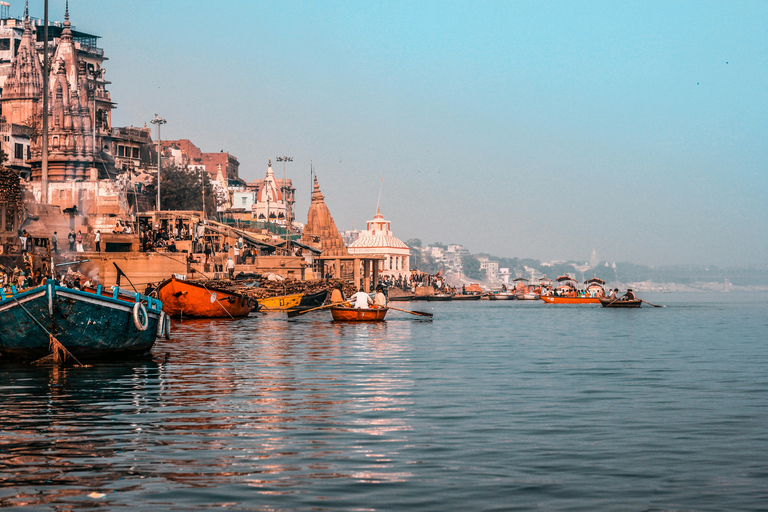 Varanasi: Giro in barca all&#039;alba sul fiume Gange con tour di Sarnath