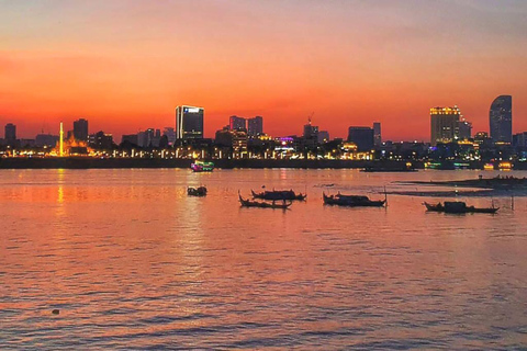 بنوم بنه: رحلة بحرية عند غروب الشمس مع البيرة والشواء