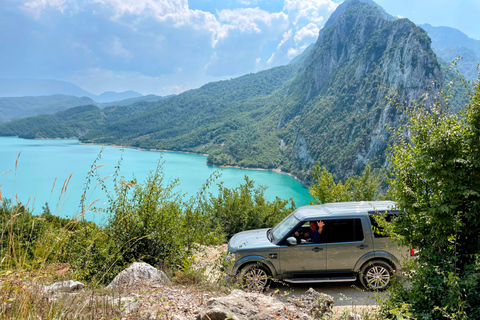 Wanderung auf den Gamti Berg und den Bovilla See von Tirana aus mit dem Land Rover