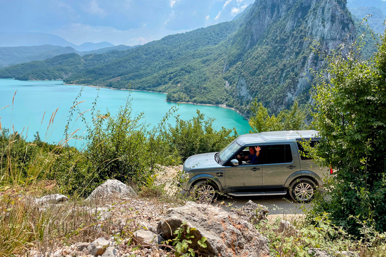 Wanderung auf den Gamti Berg und den Bovilla See von Tirana aus mit dem Land Rover