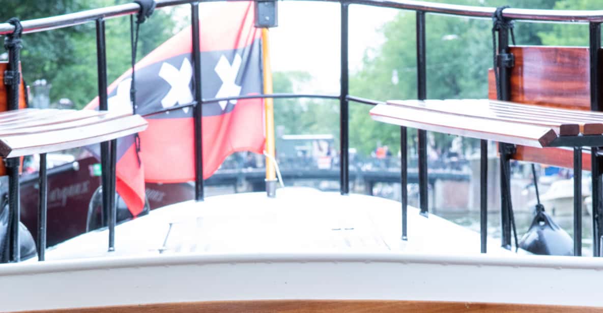 Afbeelding 4 van Amsterdam: Grachtenrondvaart voor kleine groepen incl. drankjes en snacks