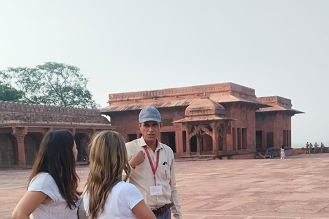 Från Delhi: Taj Mahal &amp; Agra stadsvandring med övernattning i bilTur med privat ( Bil + Guide ) utan boende