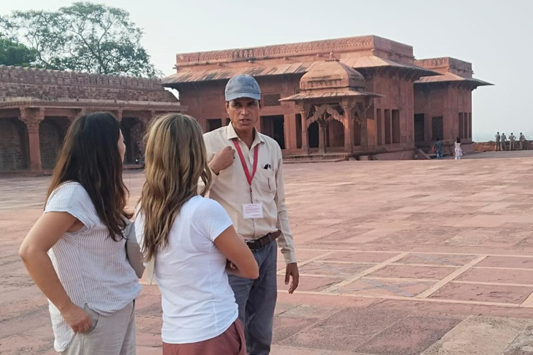 Från Delhi: Taj Mahal &amp; Agra stadsvandring med övernattning i bilTur med privat ( Bil + Guide ) utan boende