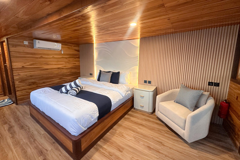 Labuan Bajo: 3-Day Komodo Island Cruise & LandTour, 15 Stops Superior Boat Sharing Room + Overland, Park Fee Excl.