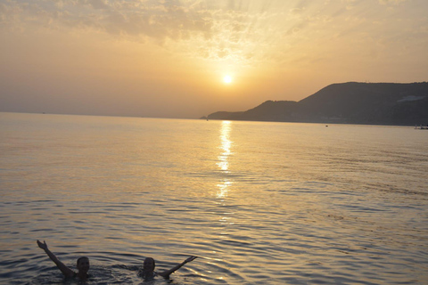 Alanya: Night Safari and Disco Boat Tour with Dinner