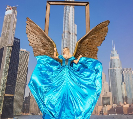 Dubai: Flying Dress Photoshoot with 50 Edited Photos