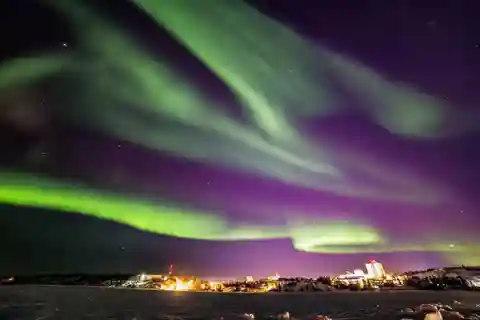 From Yellowknife:4-Day Aurora Viewing Tour with Hotel Pickup