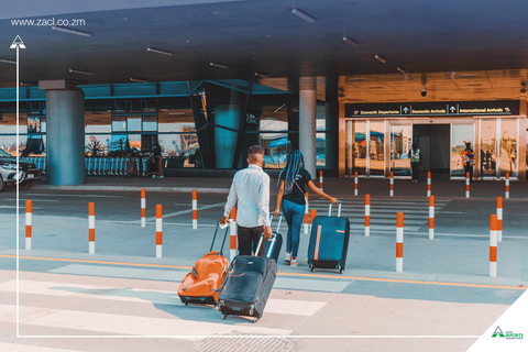 خدمة نقل خاصة من وإلى المطار: مطار مراكش ⇆ فنادق/رياضخدمة النقل من المطار وإلي المطار في مراكش ⇆ ال