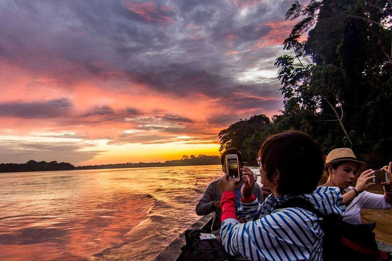 De Puerto Maldonado || Passeio de barco de 3 horas ao pôr do sol ||