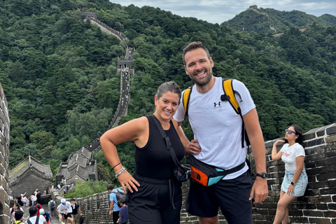 Beijing: Tiananmen Square & Great Wall Private Tour Russian-speaking tour guide