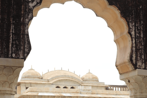 From Delhi: 2 Days Jaipur Sightseeing Tour By Car