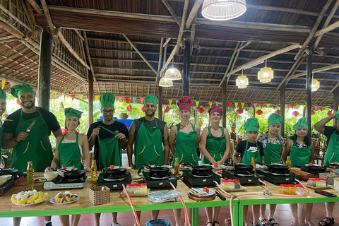 Hoi An: Market Tour, Cooking Class, and Basket Boat